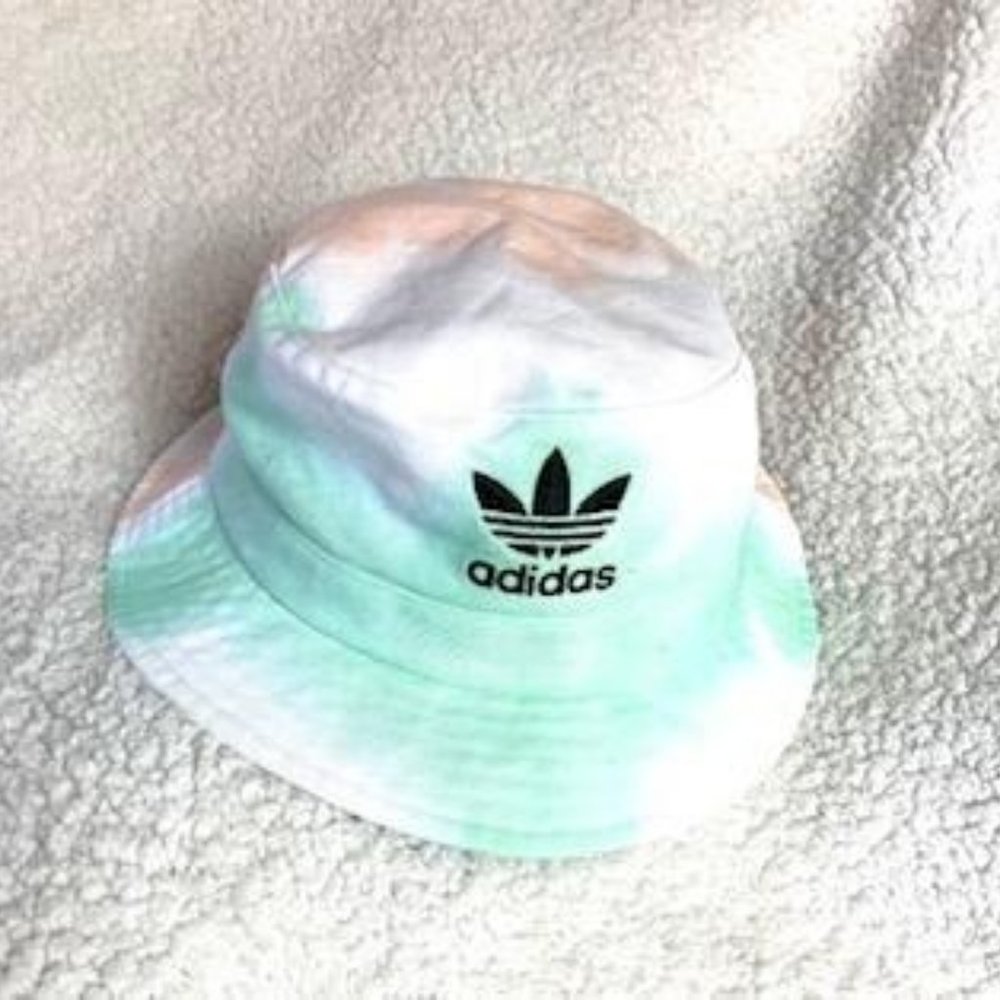 ADIDAS COLORWASH BUCKET HAT
